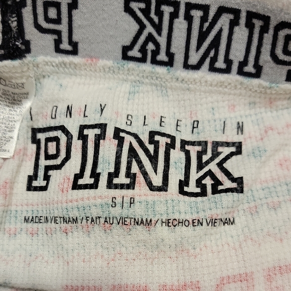 PINK Victoria's Secret Christmas Thermal Leggings - Picture 2 of 3